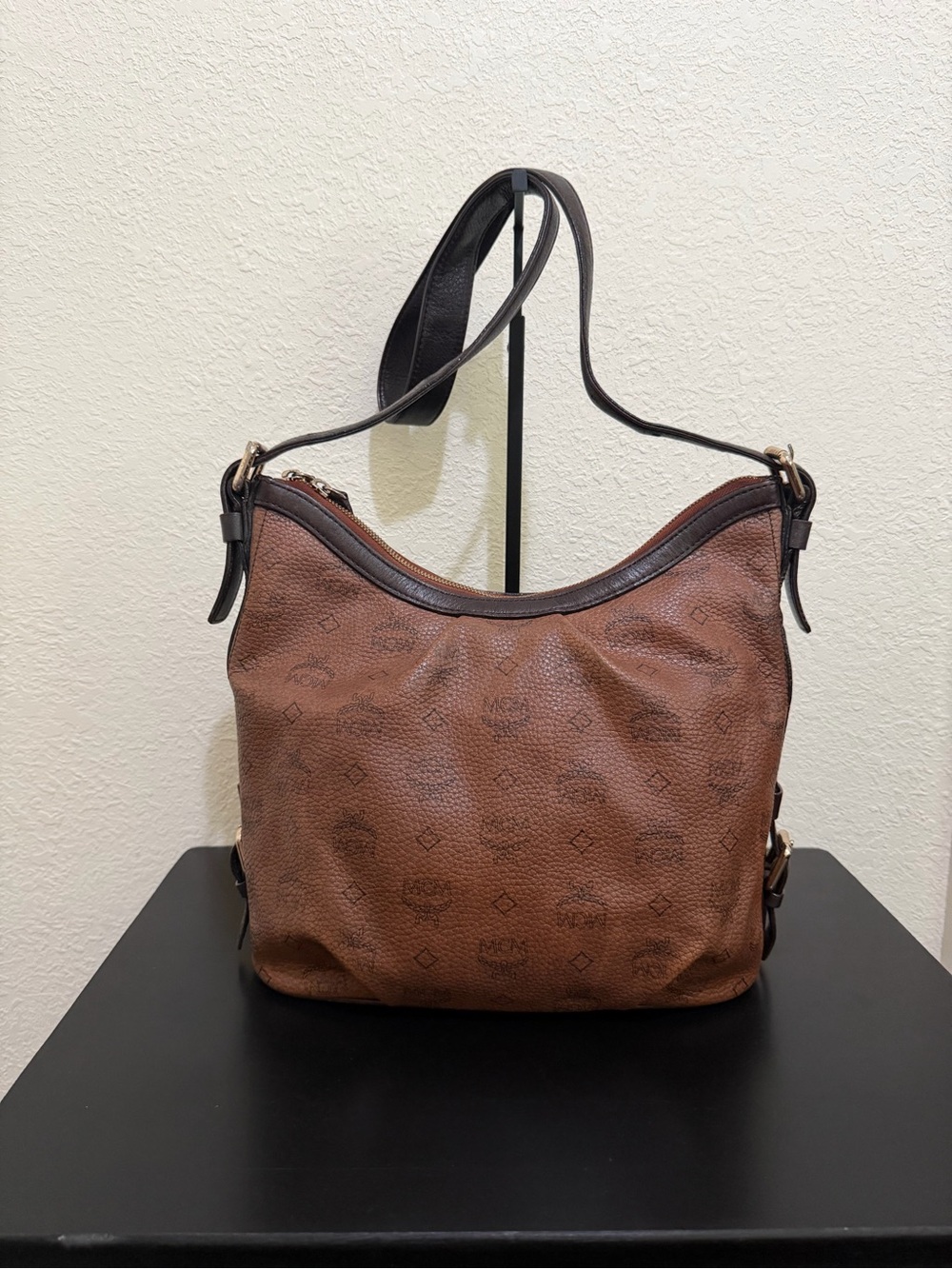 MCM Brown Monogram Leather Shoulder Bag with Gold Plaque - Picture 4 of 6